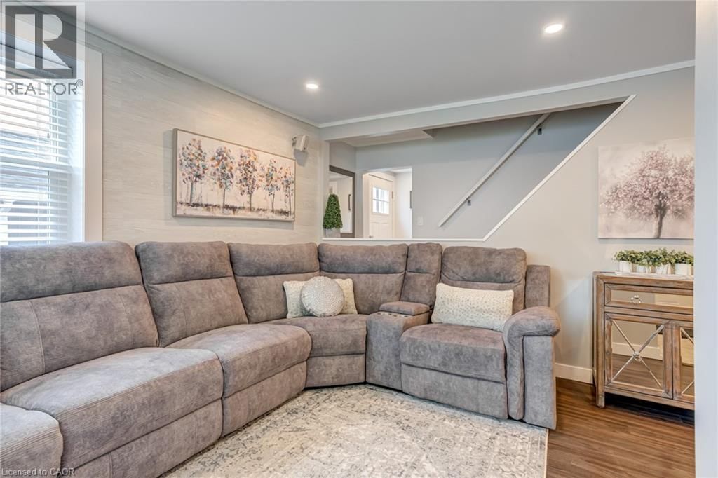 9056 AIRPORT ROAD WEST Image 12