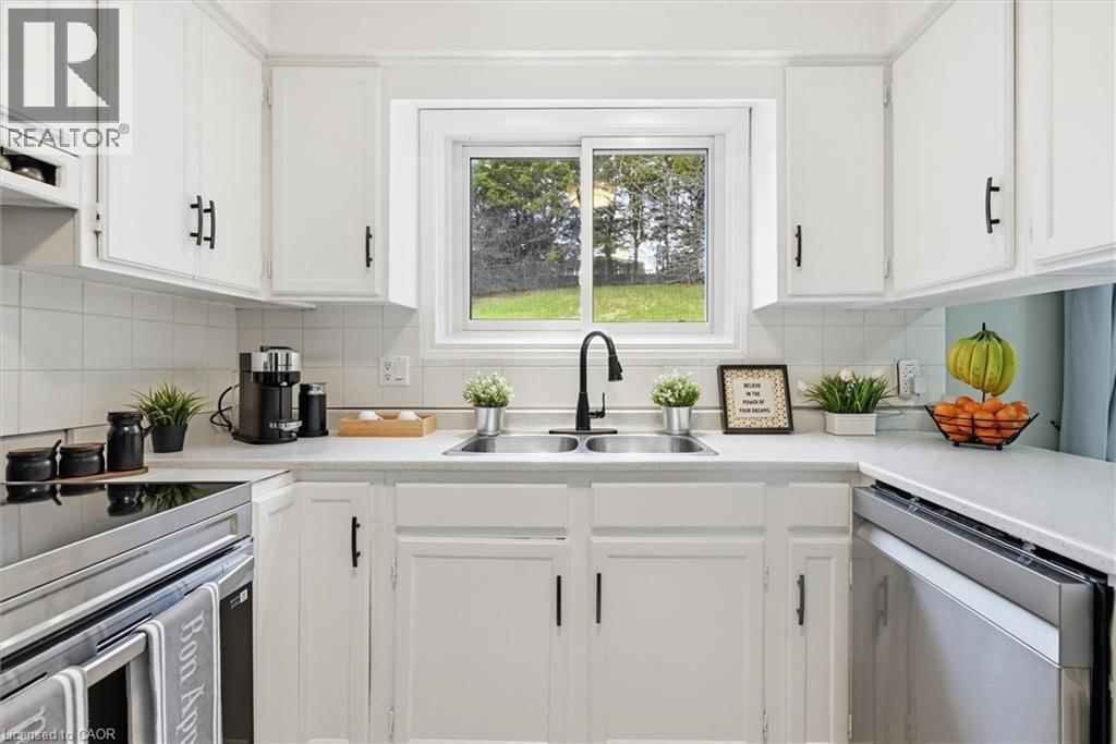 62 TERRACE DRIVE Image 14