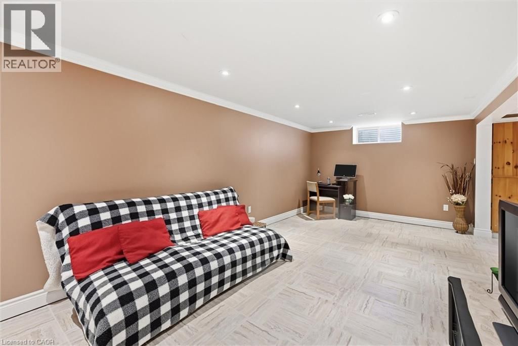 62 TERRACE DRIVE Image 38