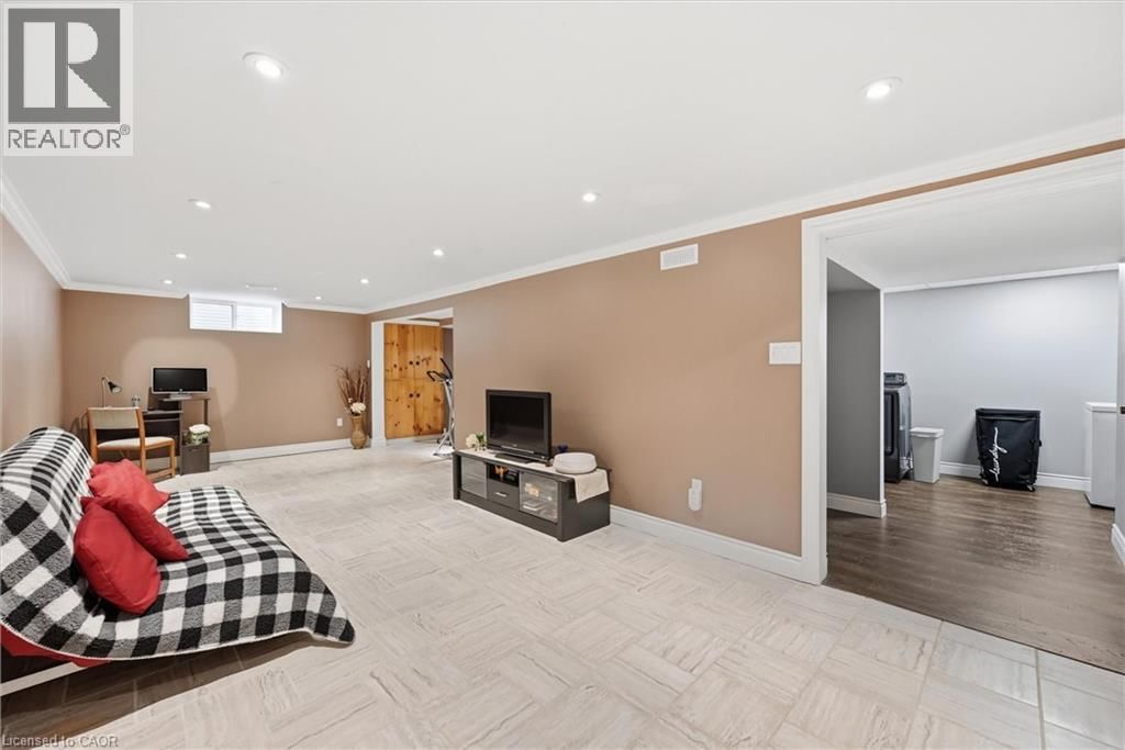 62 TERRACE DRIVE Image 42