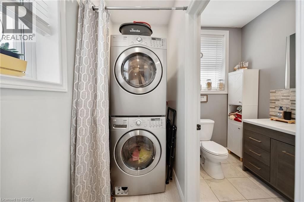 134 SUPERIOR STREET Image 17