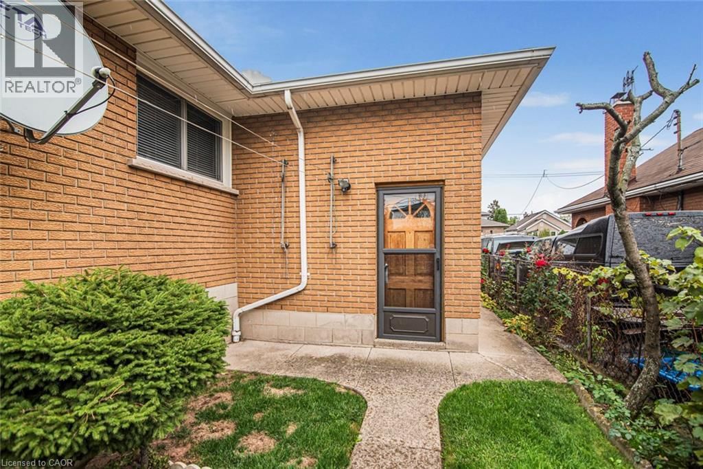 31 ADAIR AVENUE Image 38