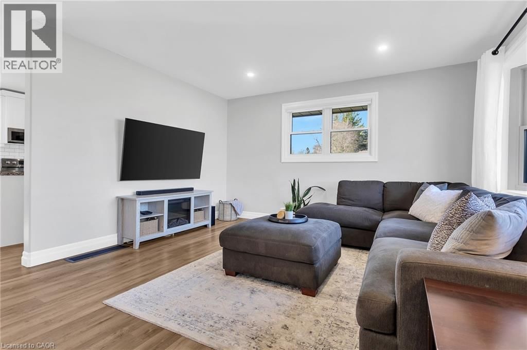 868 GROSVENOR STREET Image 2