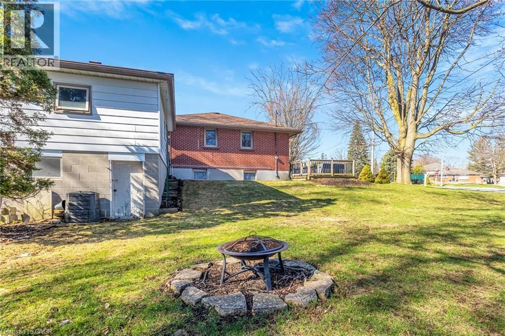 868 GROSVENOR STREET Image 32