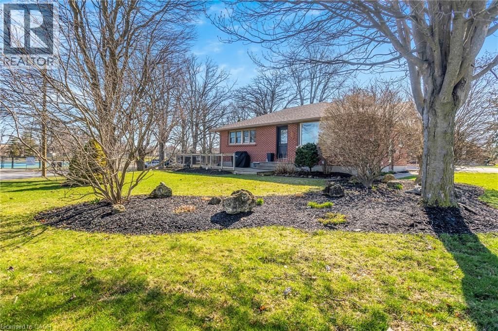 868 GROSVENOR STREET Image 35