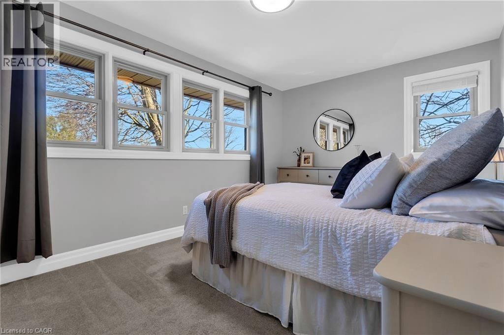 868 GROSVENOR STREET Image 6