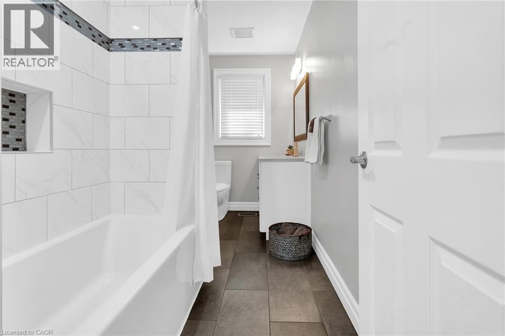 868 GROSVENOR STREET Image 8