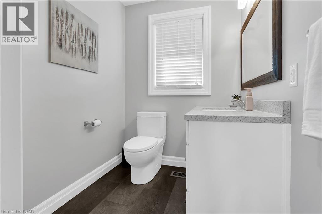 868 GROSVENOR STREET Image 9