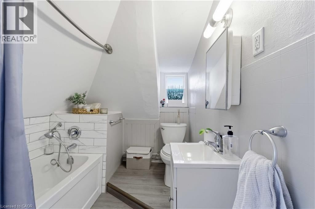 3 - 36 STANLEY AVENUE Image 18