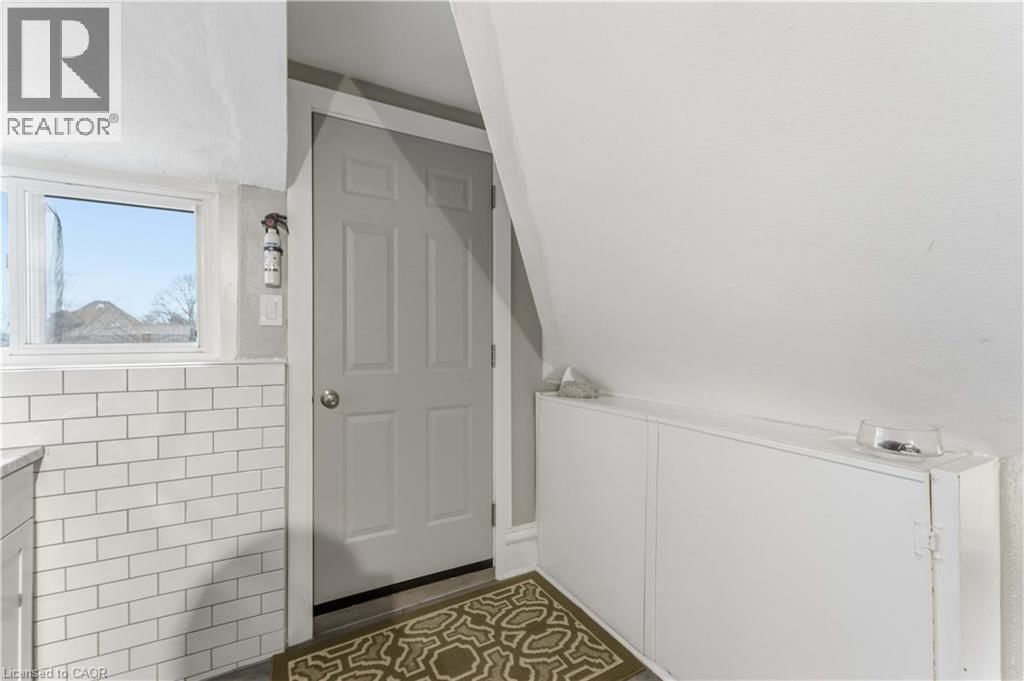 3 - 36 STANLEY AVENUE Image 4