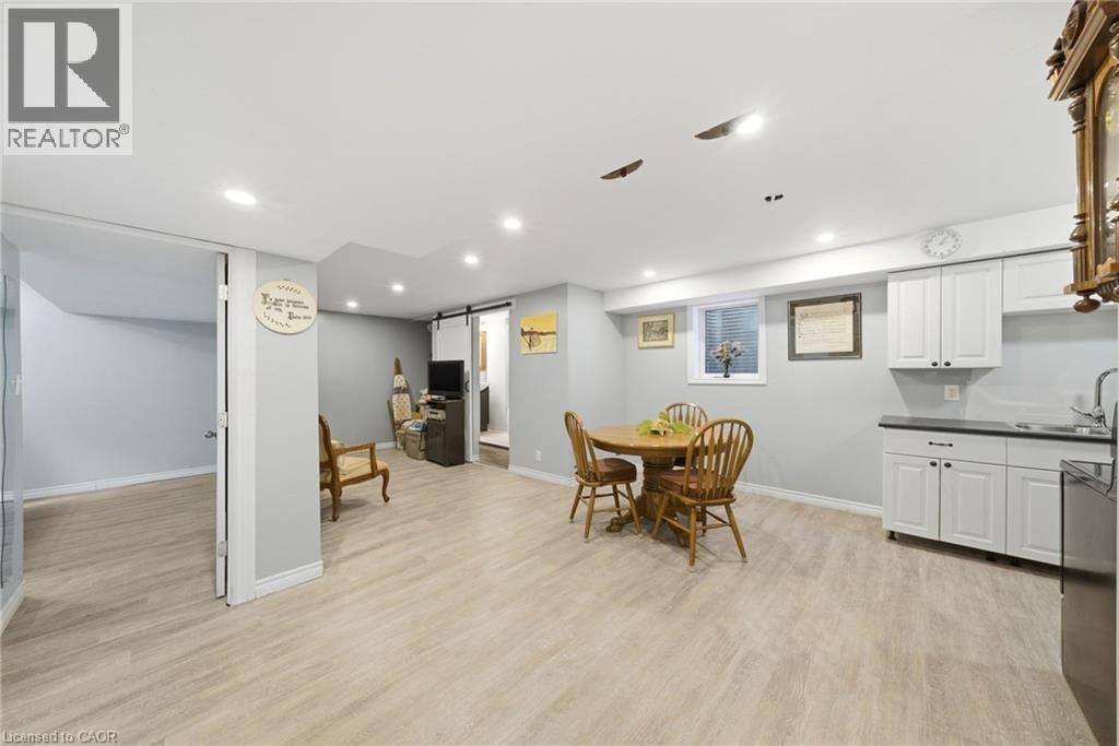 15 FINCH PLACE Image 32