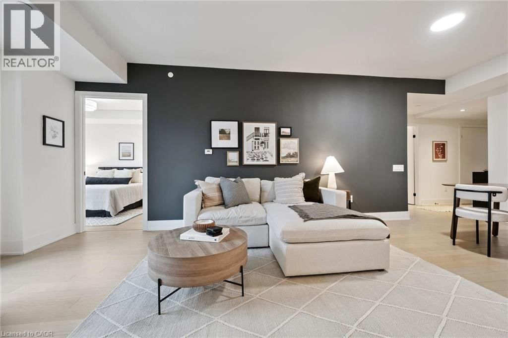 501 - 1888 QUEEN STREET EAST Image 16