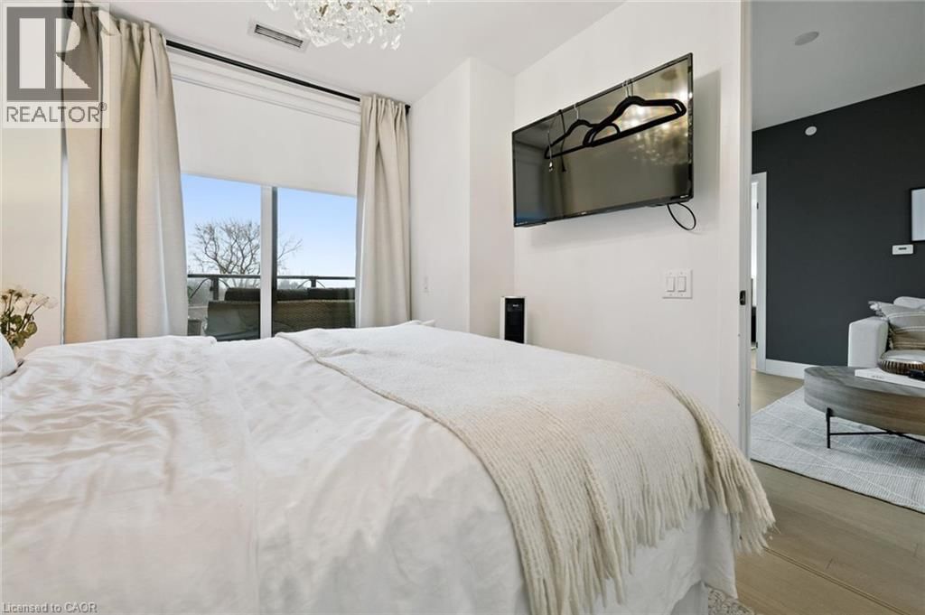 501 - 1888 QUEEN STREET EAST Image 23