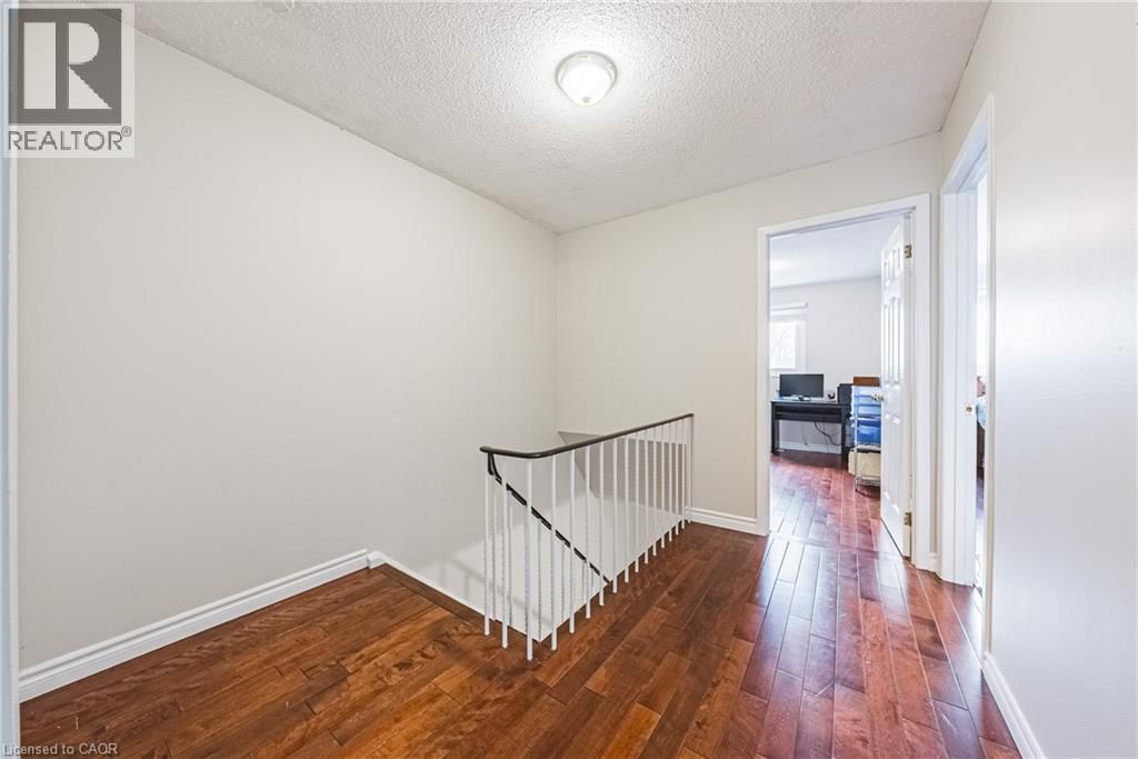 60 - 1576 NEWLANDS CRESCENT Image 12