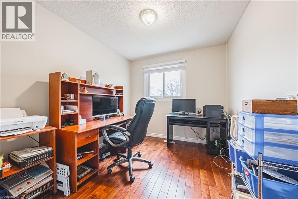 60 - 1576 NEWLANDS CRESCENT Image 14