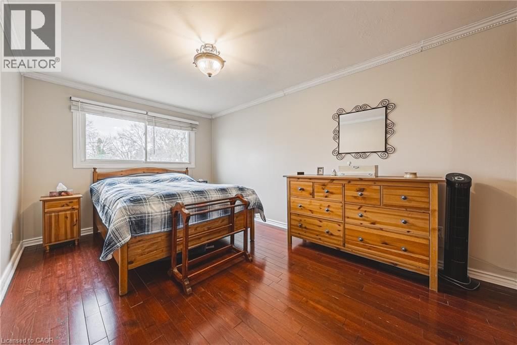 60 - 1576 NEWLANDS CRESCENT Image 16