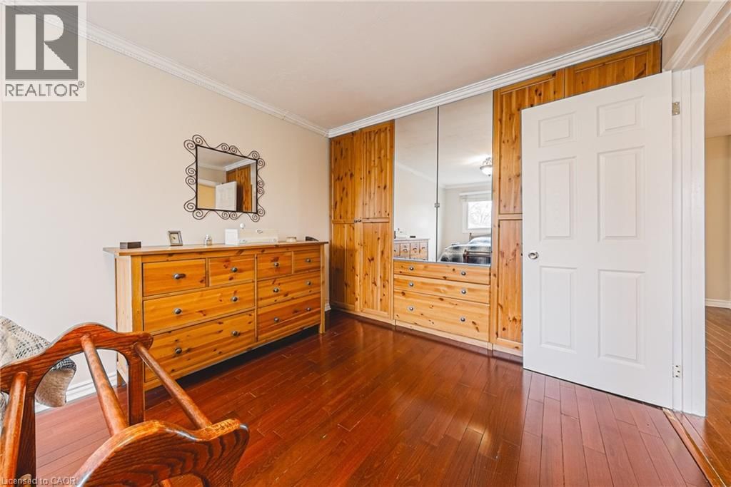 60 - 1576 NEWLANDS CRESCENT Image 18