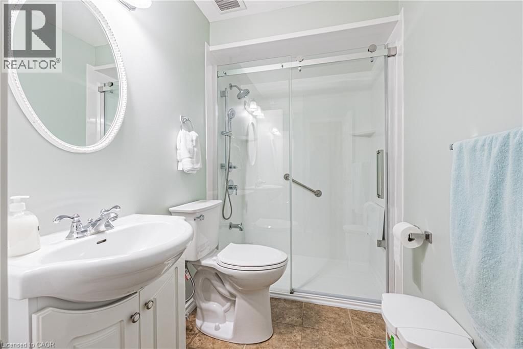 60 - 1576 NEWLANDS CRESCENT Image 19