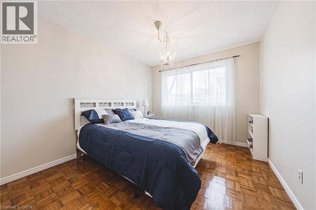 60 - 1576 NEWLANDS CRESCENT Image 23