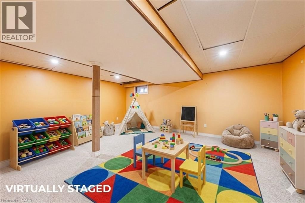 60 - 1576 NEWLANDS CRESCENT Image 28