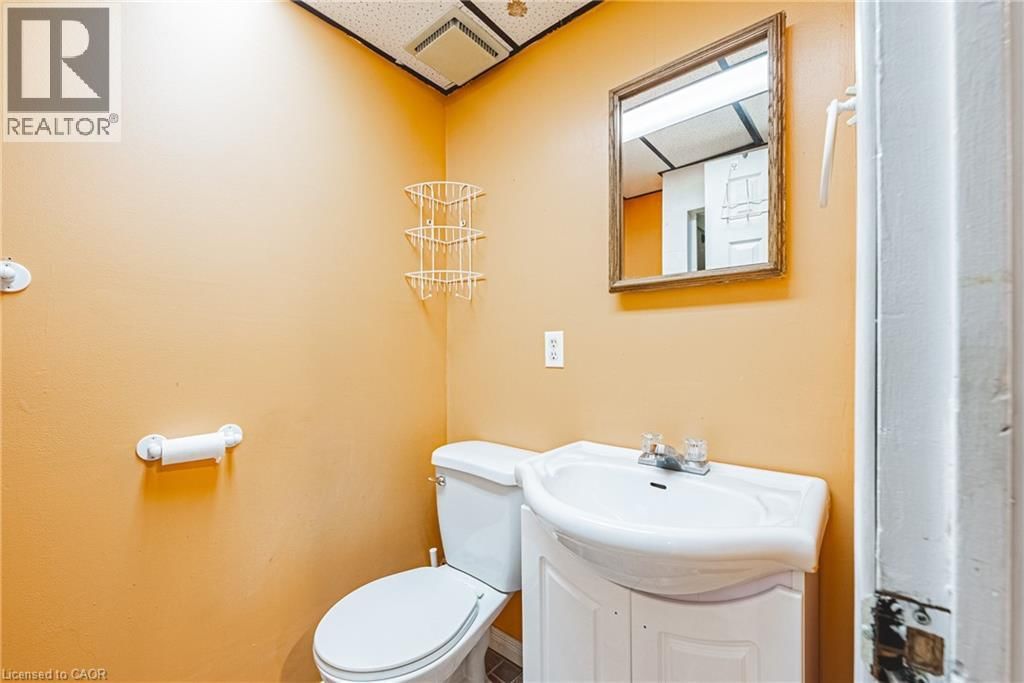 60 - 1576 NEWLANDS CRESCENT Image 29