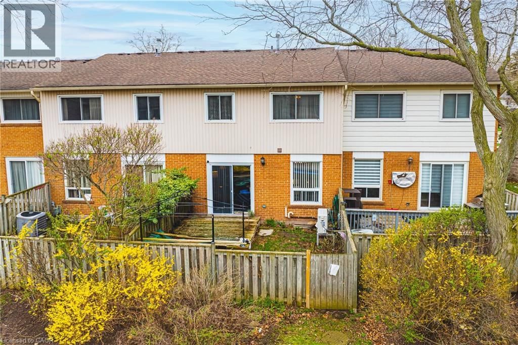 60 - 1576 NEWLANDS CRESCENT Image 32