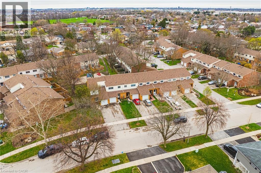 60 - 1576 NEWLANDS CRESCENT Image 33