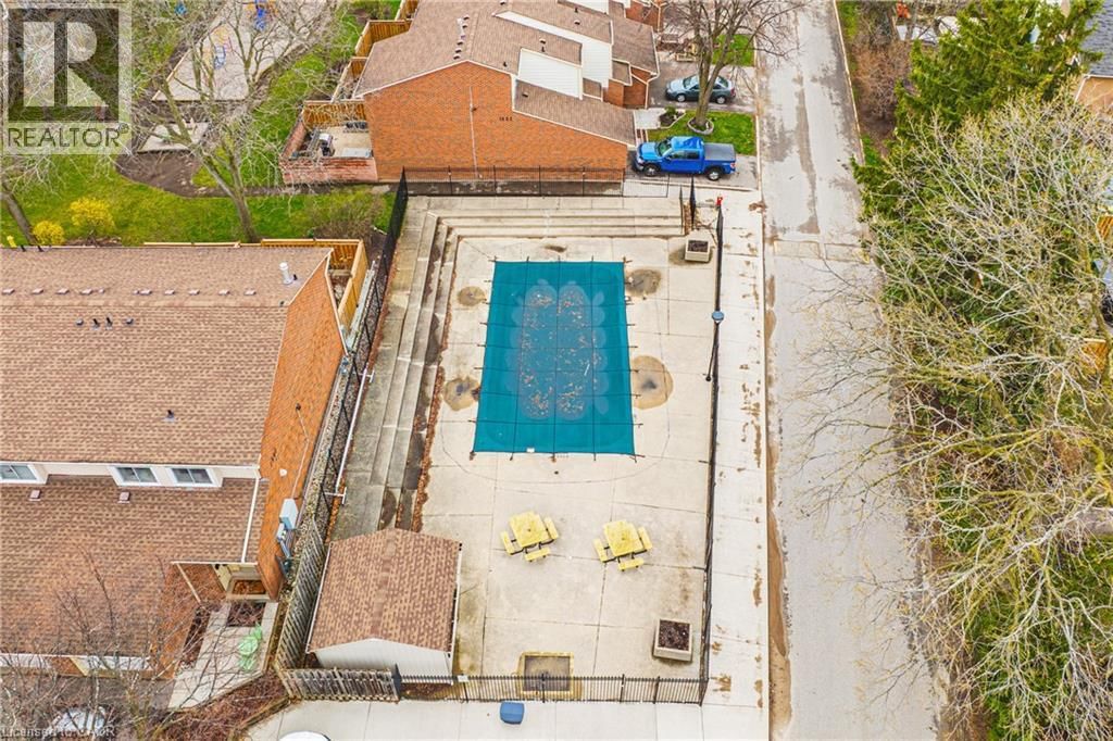 60 - 1576 NEWLANDS CRESCENT Image 35