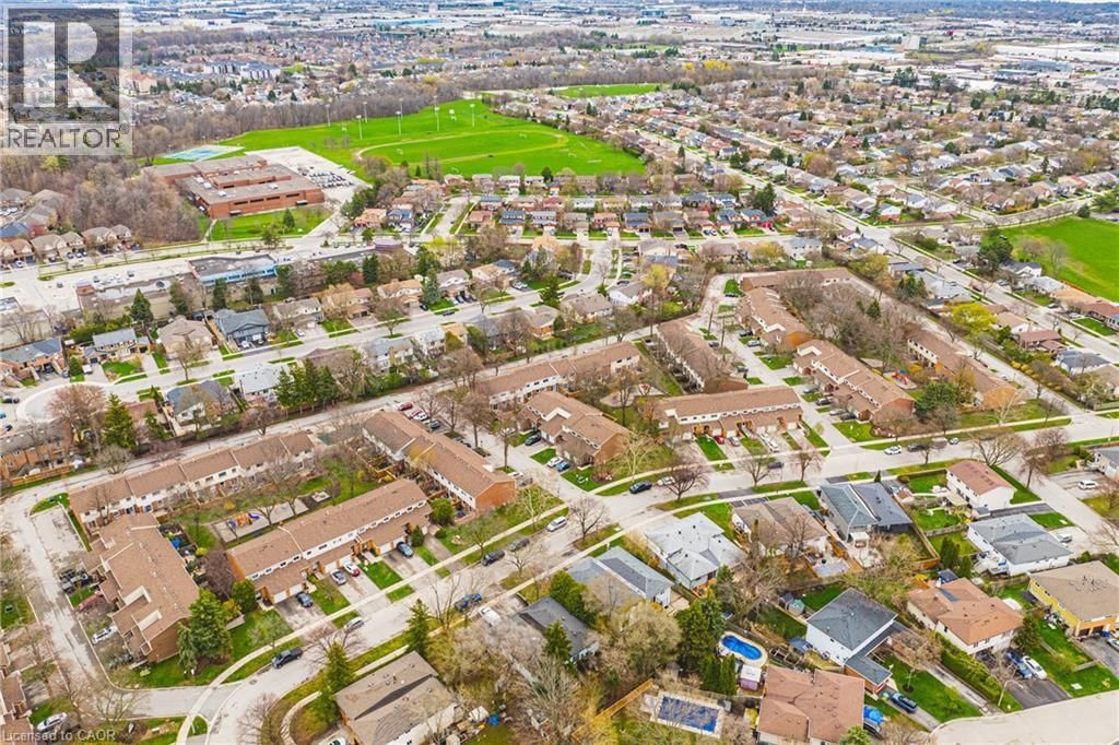 60 - 1576 NEWLANDS CRESCENT Image 37