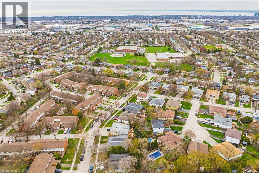 60 - 1576 NEWLANDS CRESCENT Image 38