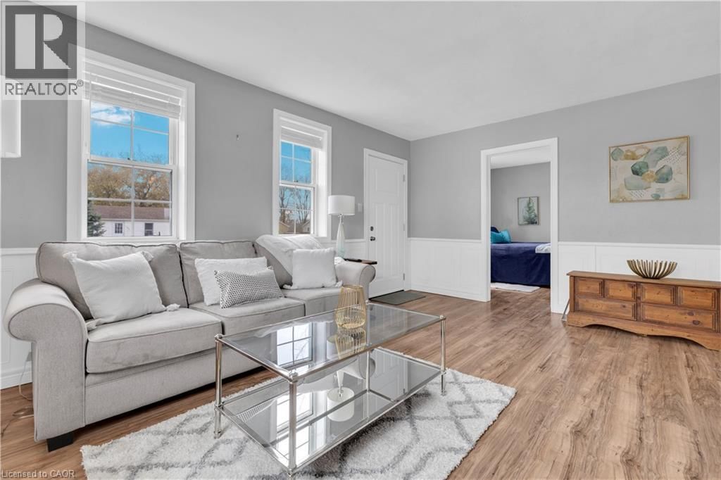 1030 OAK AVENUE Image 9