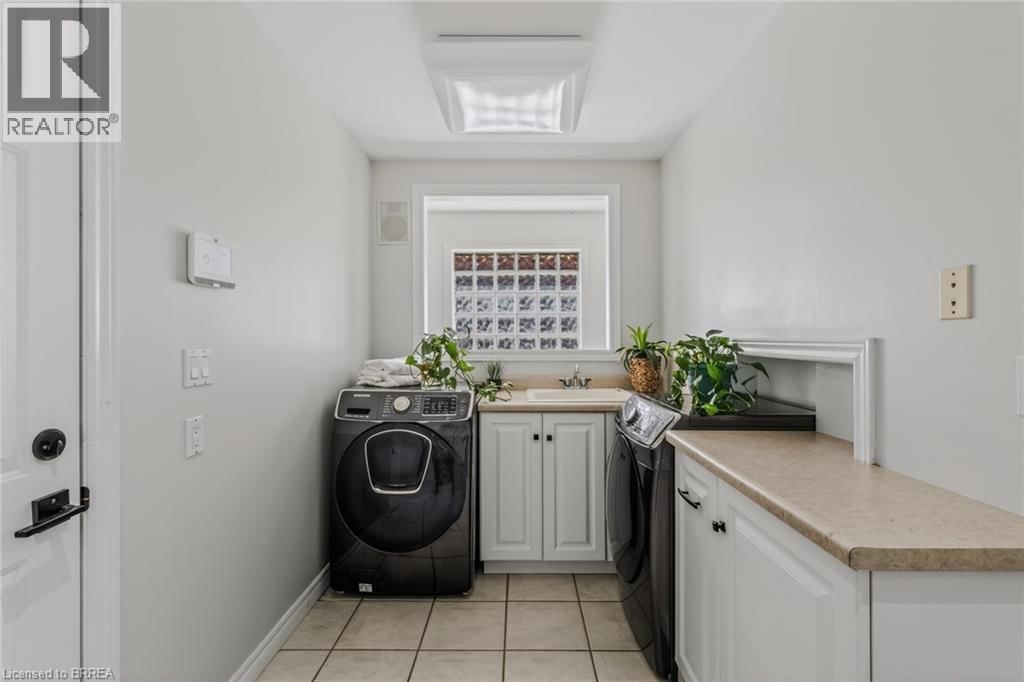 27 KERR SHAVER TERRACE Image 11