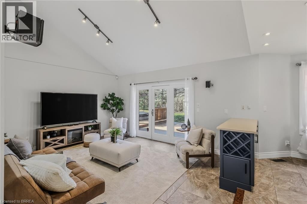 27 KERR SHAVER TERRACE Image 13