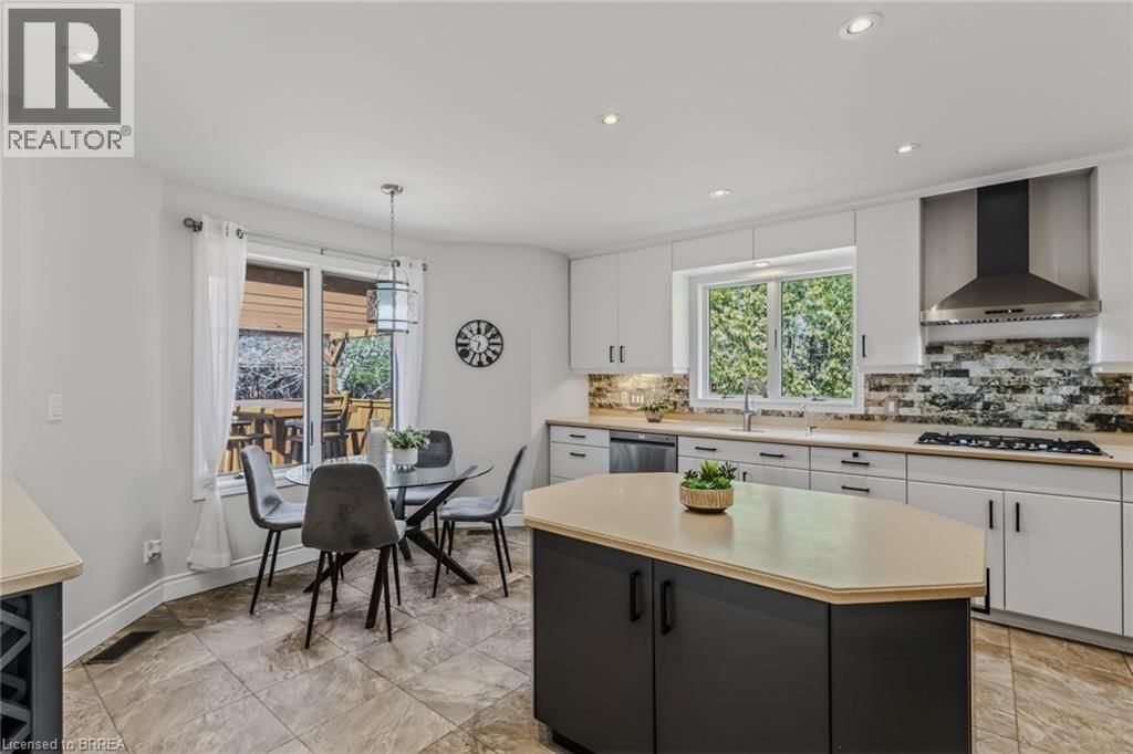 27 KERR SHAVER TERRACE Image 15