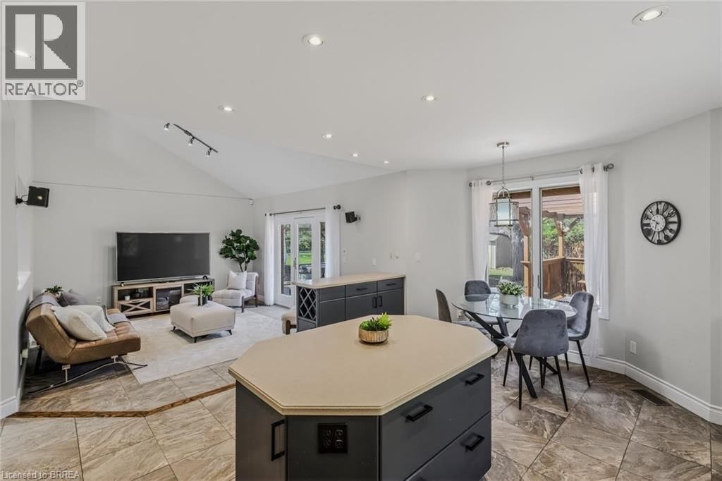 27 KERR SHAVER TERRACE Image 18