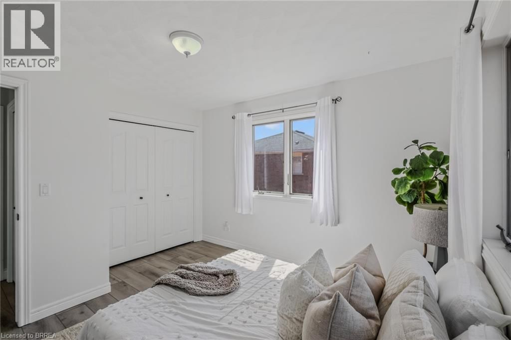 27 KERR SHAVER TERRACE Image 29