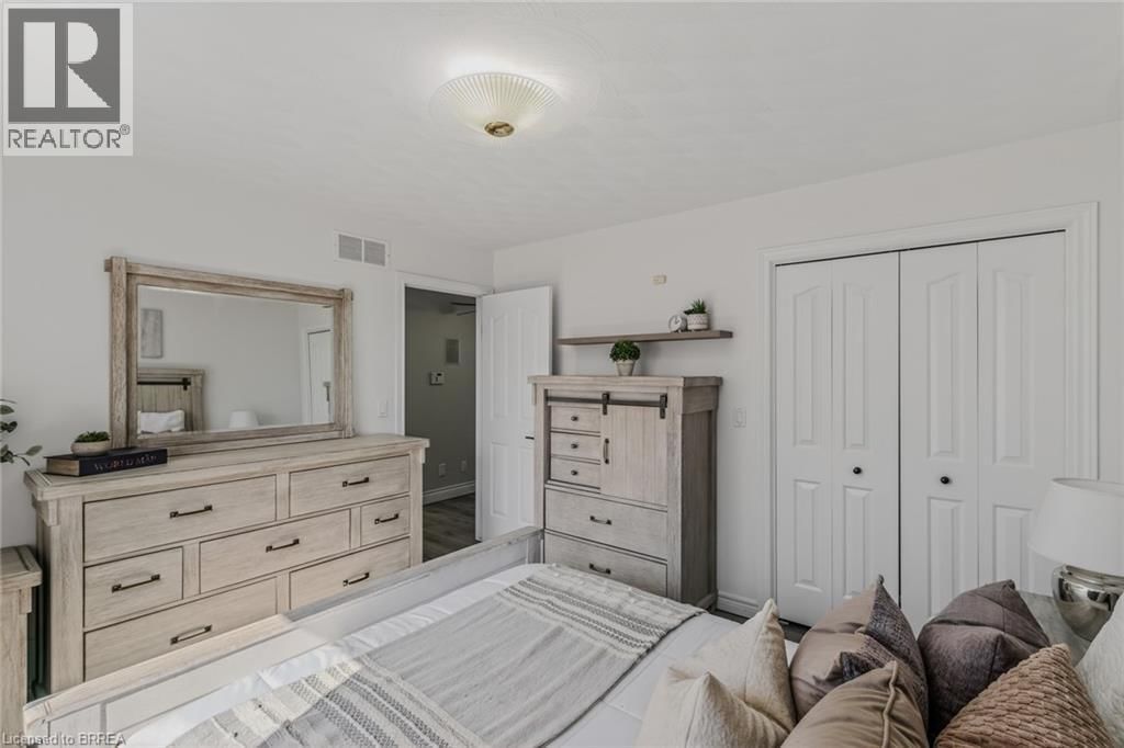 27 KERR SHAVER TERRACE Image 31