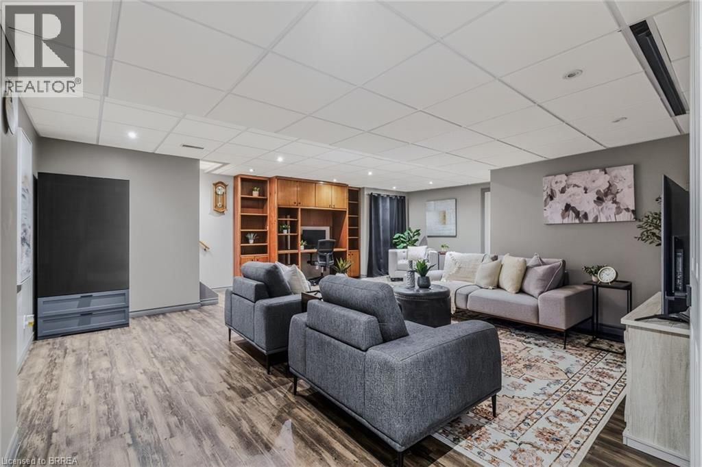 27 KERR SHAVER TERRACE Image 33