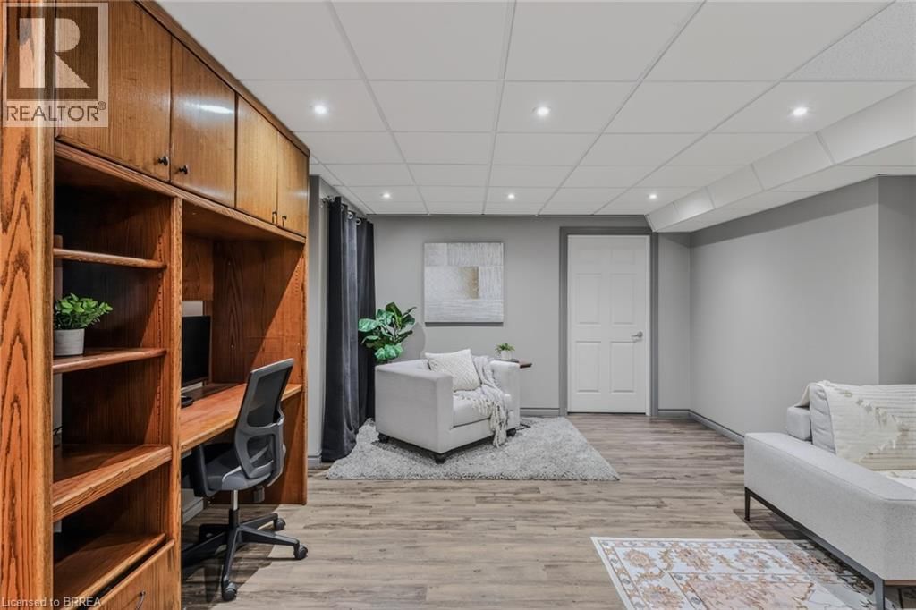 27 KERR SHAVER TERRACE Image 35