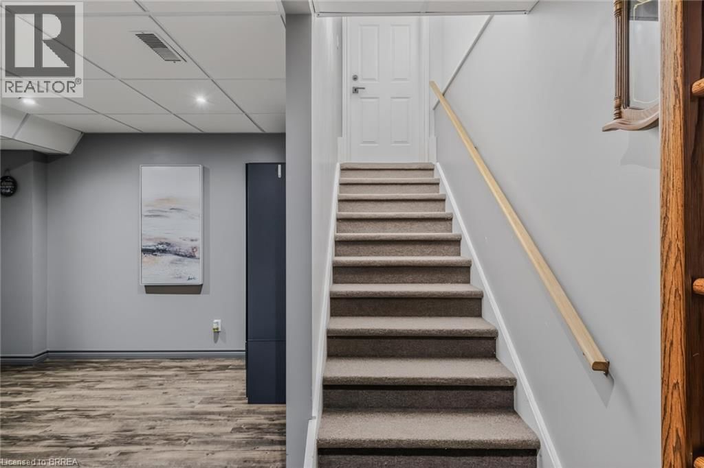 27 KERR SHAVER TERRACE Image 36