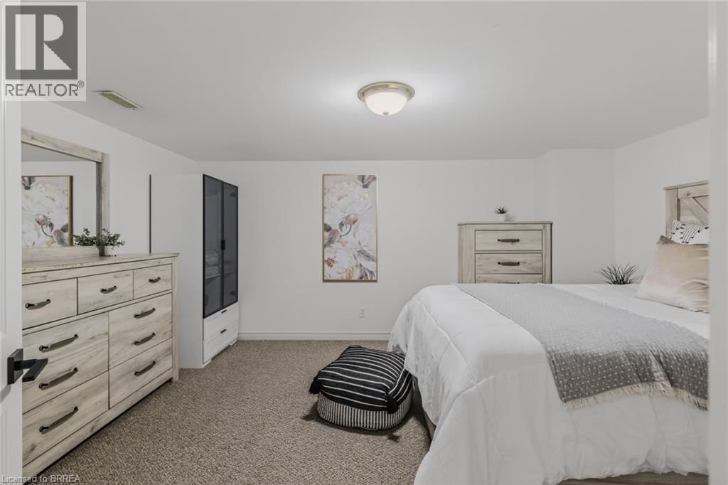 27 KERR SHAVER TERRACE Image 37