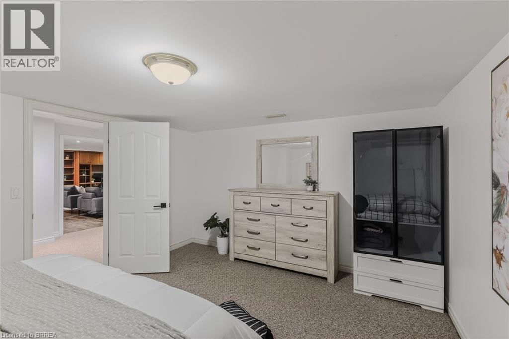 27 KERR SHAVER TERRACE Image 38