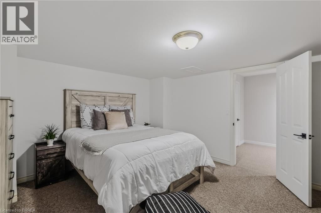 27 KERR SHAVER TERRACE Image 39