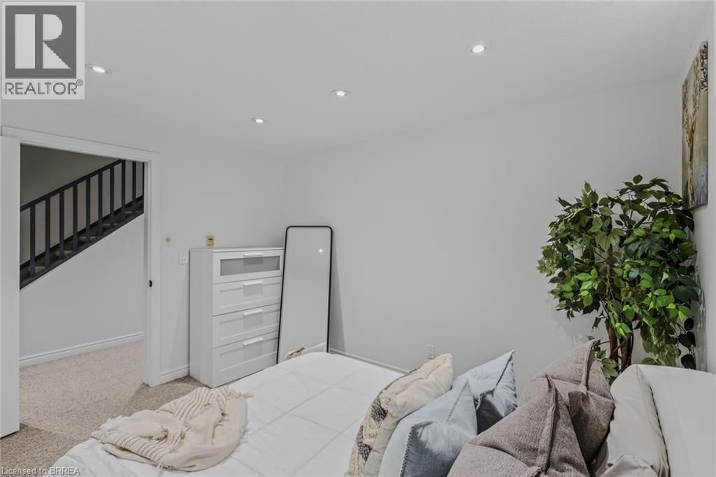 27 KERR SHAVER TERRACE Image 40