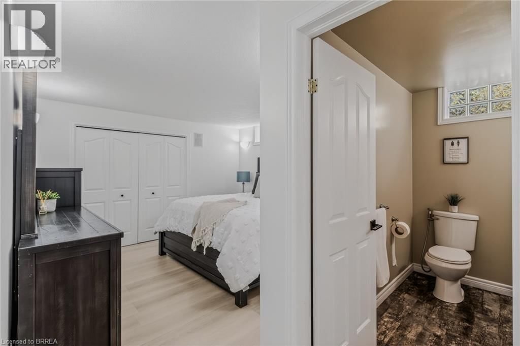 27 KERR SHAVER TERRACE Image 41