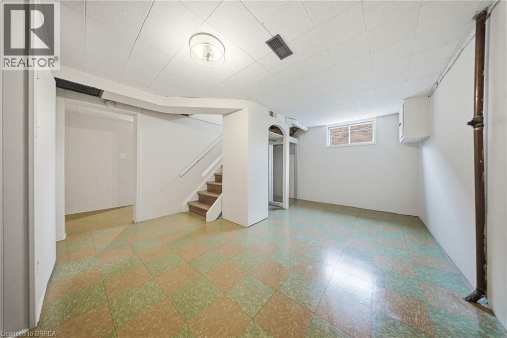 51 GRAHAM AVENUE Image 20