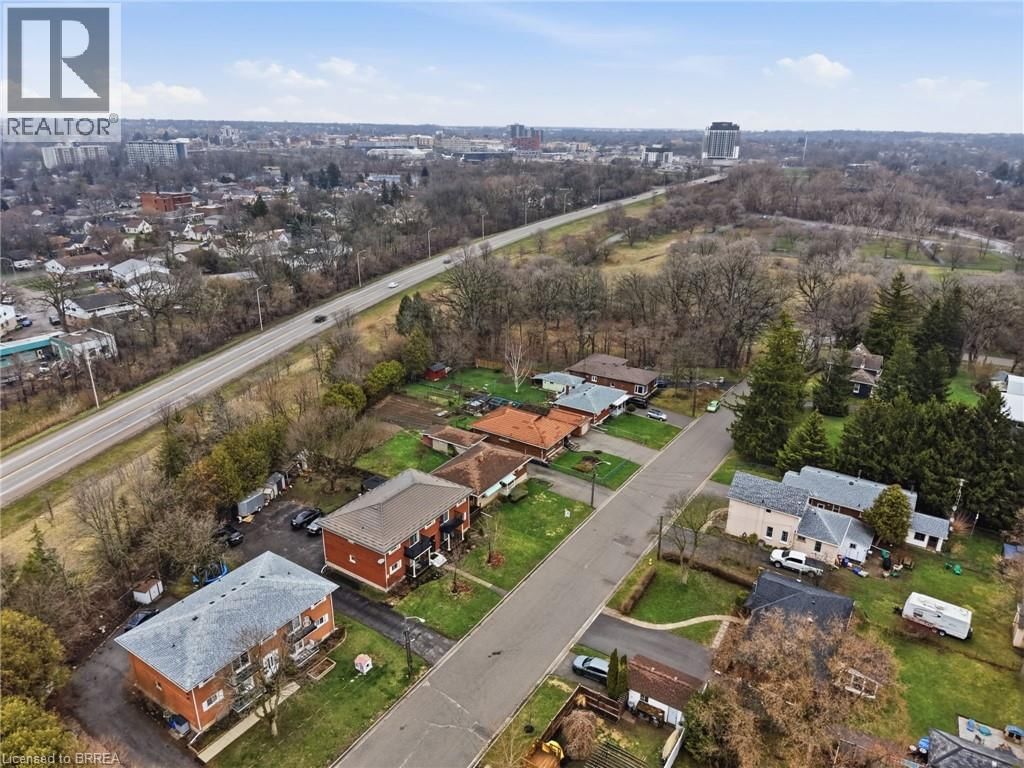 51 GRAHAM AVENUE Image 30