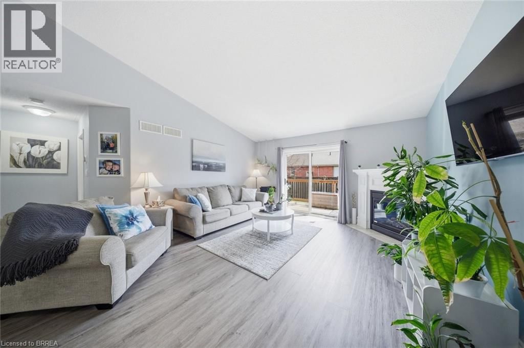 10 - 385 PARK ROAD NORTH Image 12