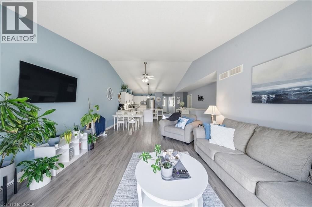 10 - 385 PARK ROAD NORTH Image 14