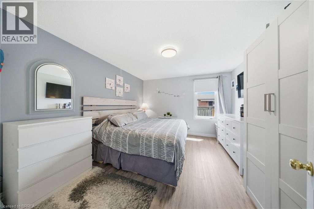 10 - 385 PARK ROAD NORTH Image 16